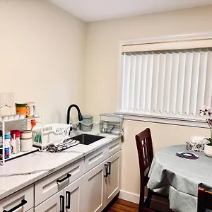 Cozy 2 Beds Spacious Rooms,close To Transit , Vancouver Kanada