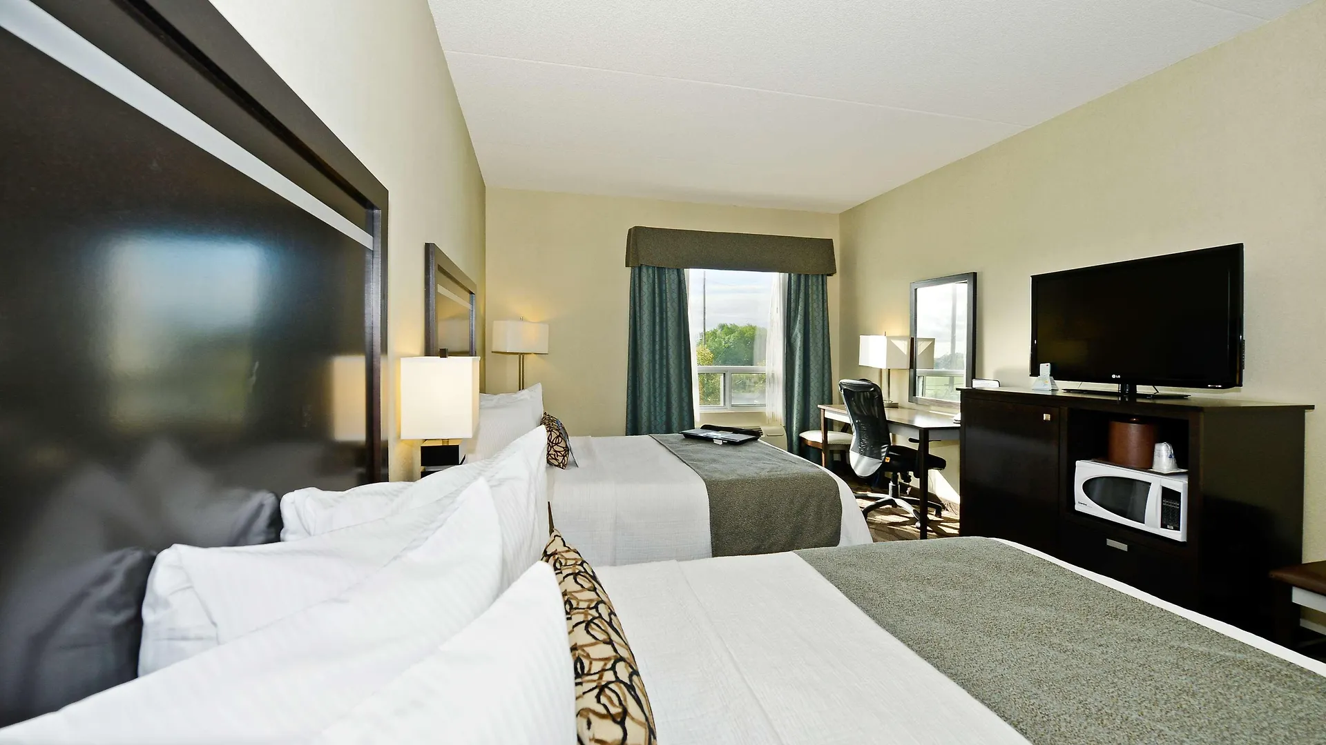 Best Western Plus Travel Hotel Toronto Airport 3*,