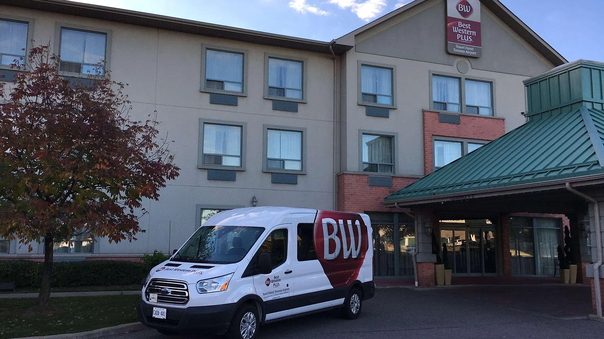 ***  Best Western Plus Travel Hotel Toronto Airport Канада