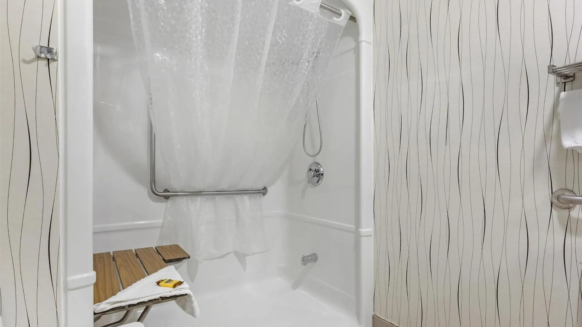 Best Western Plus Travel Hotel Toronto Airport