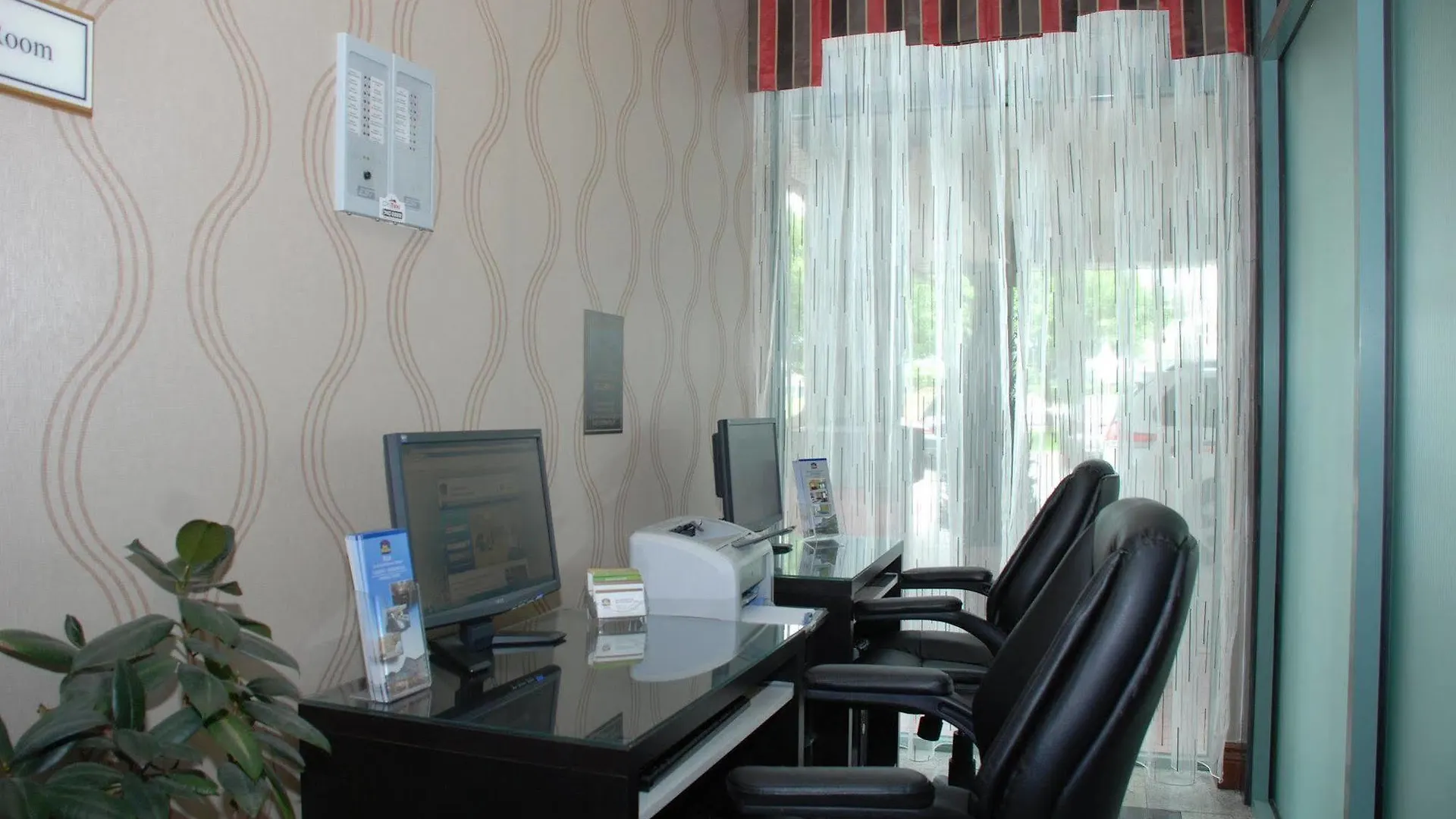 Best Western Plus Travel Hotel Toronto Airport
