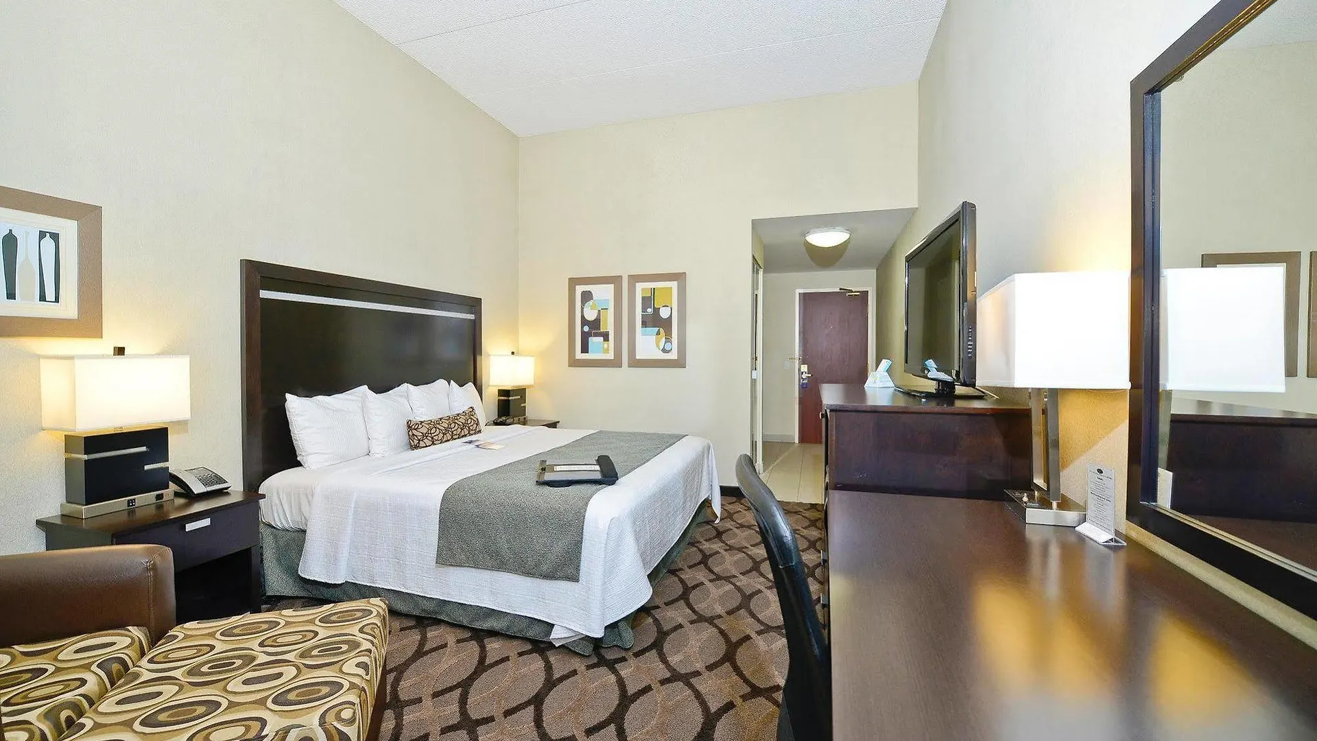 Best Western Plus Travel Hotel Toronto Airport