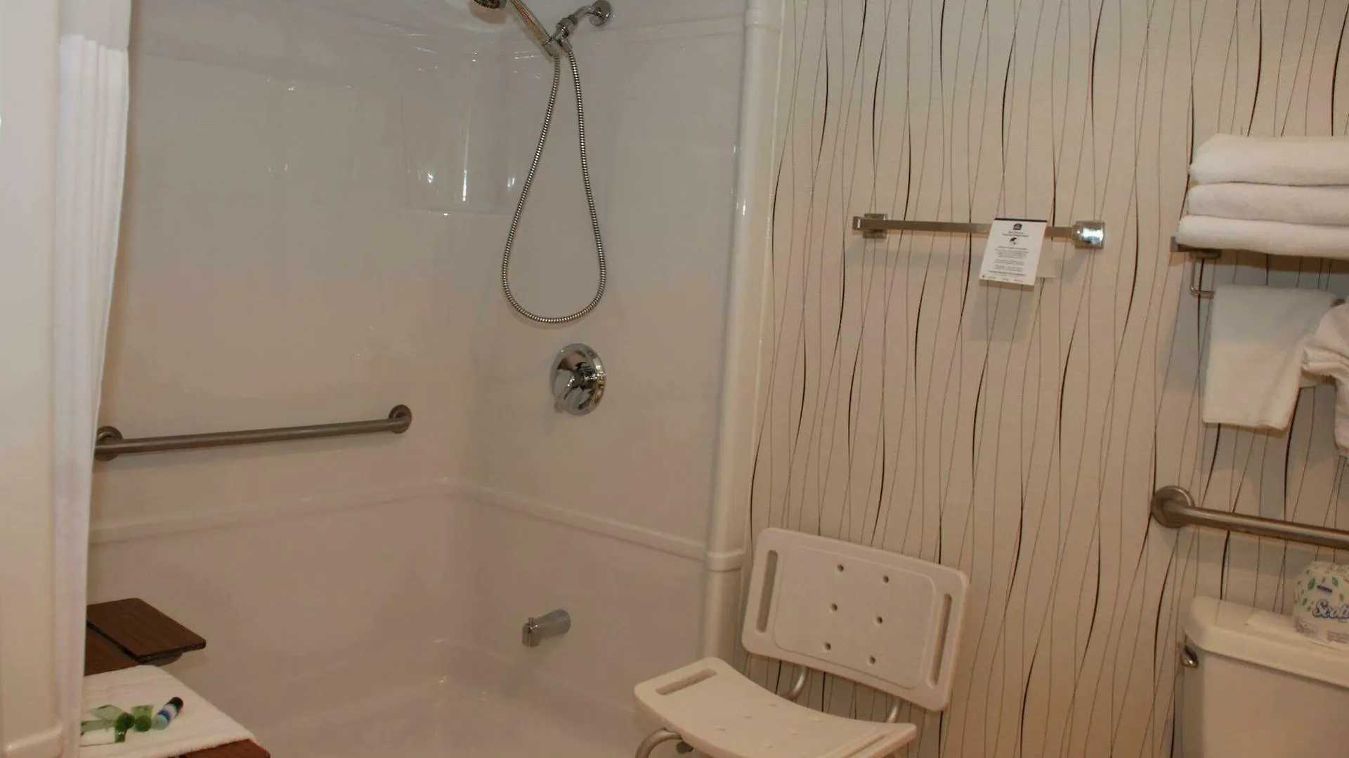 Best Western Plus Travel Hotel Toronto Airport