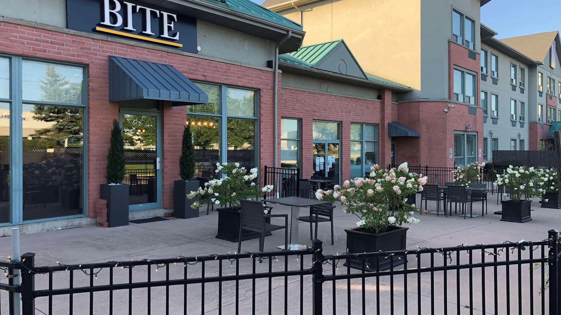 Best Western Plus Travel Hotel Toronto Airport