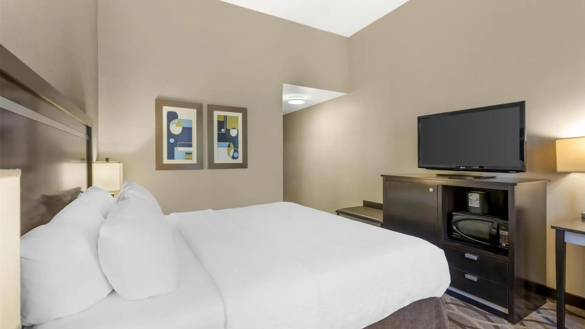 Best Western Plus Travel Hotel Toronto Airport