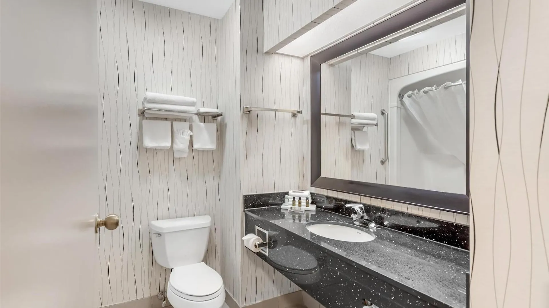 Best Western Plus Travel Hotel Toronto Airport
