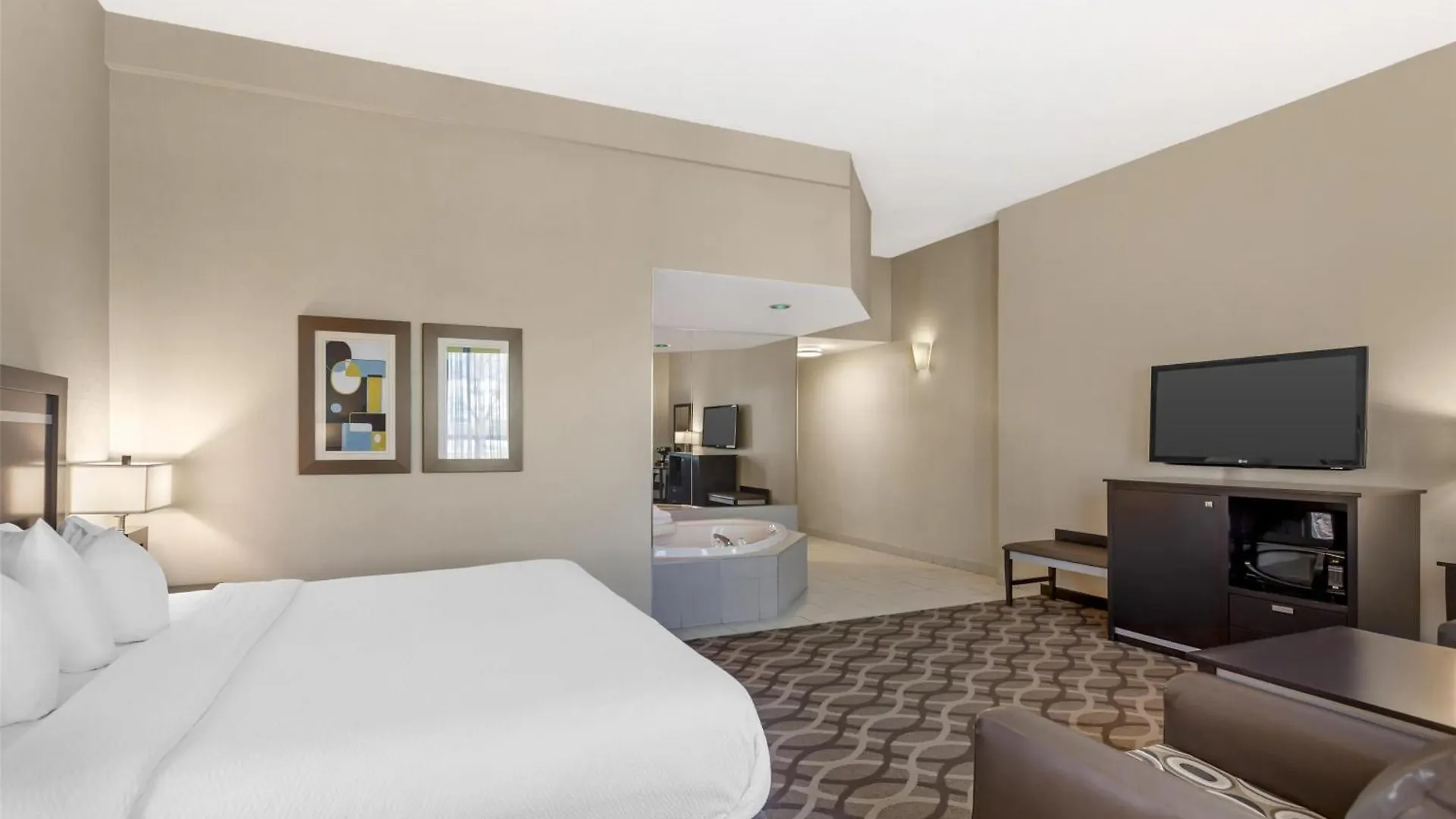Best Western Plus Travel Hotel Toronto Airport 3*,