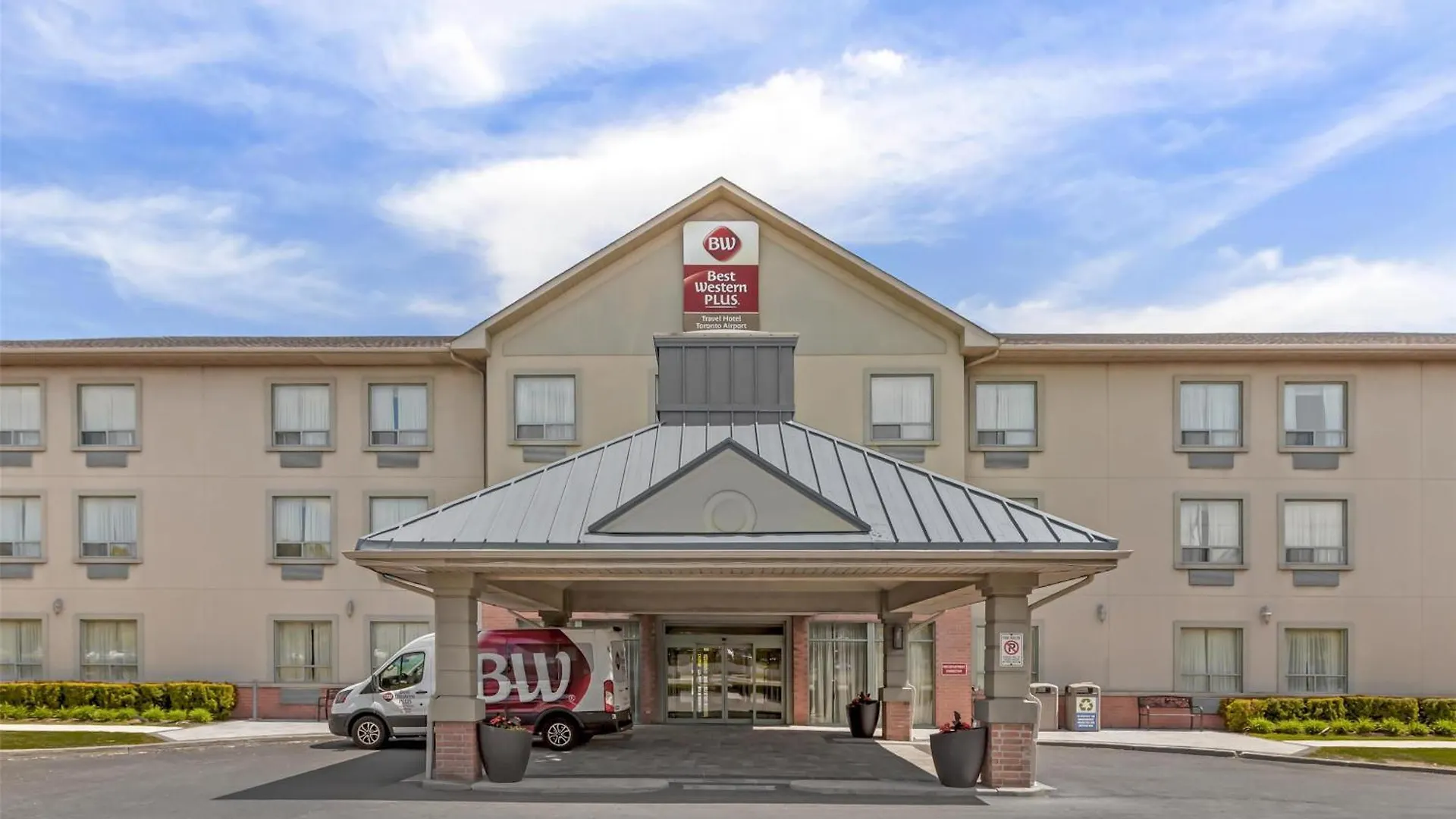 Best Western Plus Travel Hotel Toronto Airport 3*,