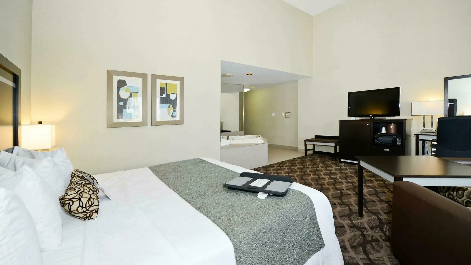 Best Western Plus Travel Hotel Toronto Airport 3*,